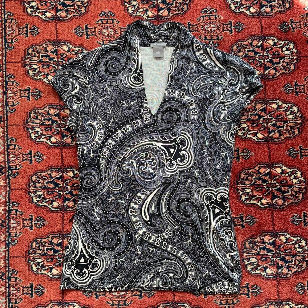 Ann Taylor Black & White Print Stretch Silk & Rayon Knit V-Neck Top